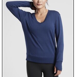 Athleta Women’s Blue Long Sleeve Sunrise V-Neck Sweatshirt